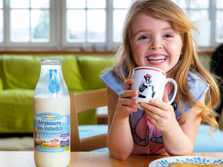 SPAR Natur*pur Bio-Milch in Mehrweg-Glasflasche