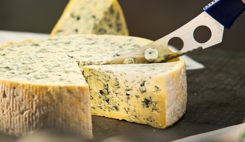 Käserad mit Käsemesser