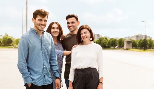 Gruppe von vier Menschen