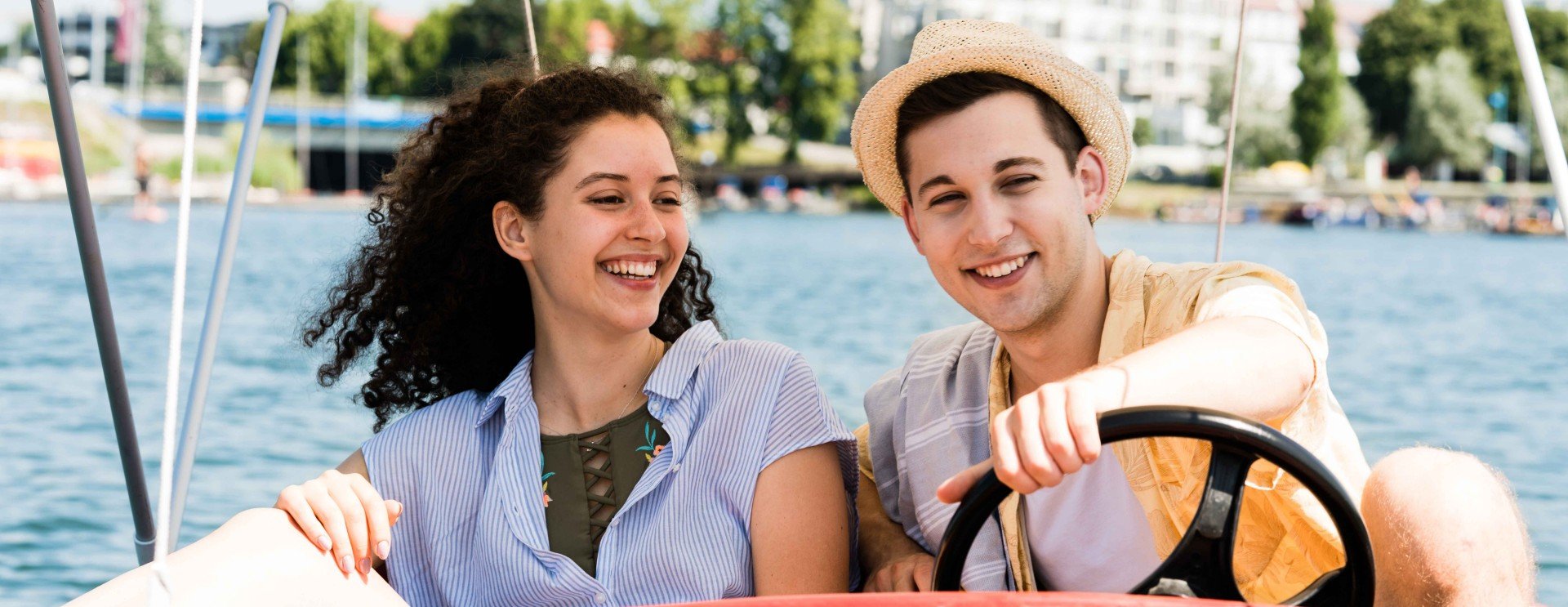 Frau und Mann Boot SPAR Frau und Mann Boot SPAR