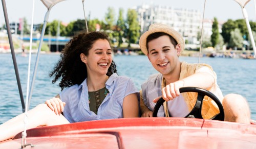 Frau und Mann Boot SPAR Frau und Mann Boot SPAR