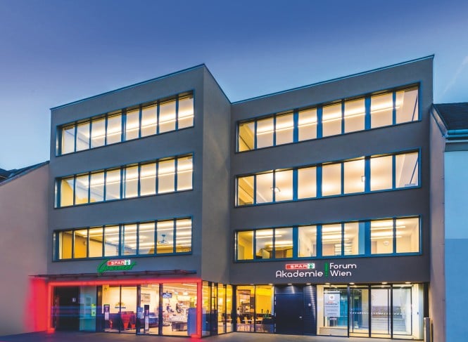 Frontansicht der SPAR-Akademie Wien