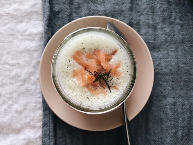 Kalte Gurkensuppe, Räucherlachs