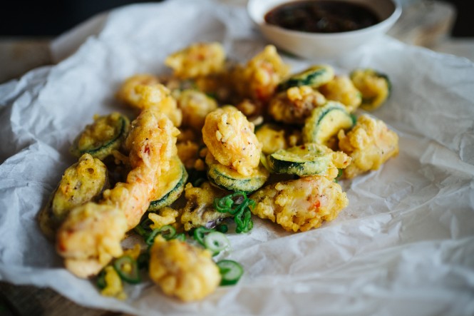 Gemüse und Garnelen Tempura