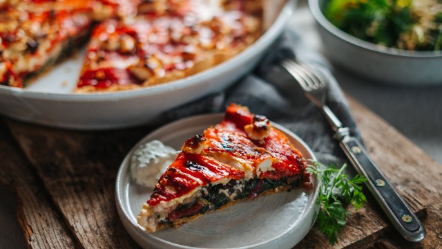 geschmorte Paprika-Tarte mit Mangold-Gemüse