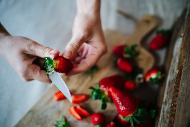 Erdbeeren schneiden