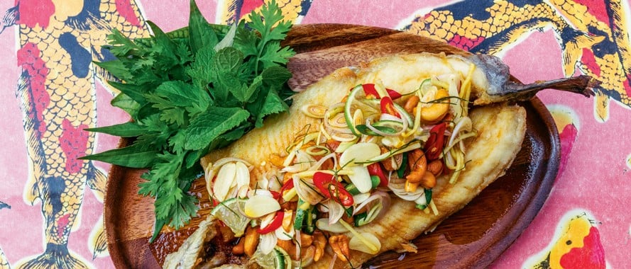 Asiatische Forelle mit Cashewkernen