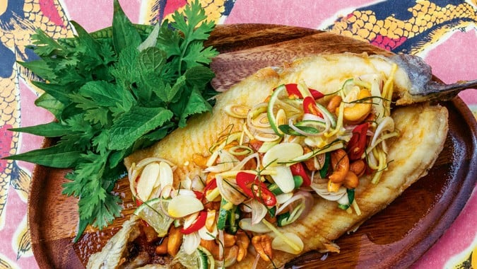 Asiatische Forelle mit Cashewkernen
