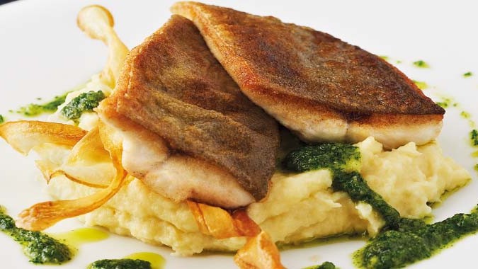 Gebratener Saibling mit Erdäpfel-Petersilien-Püree