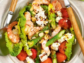 Gebratener Spargelsalat mit Garnelen und Feta