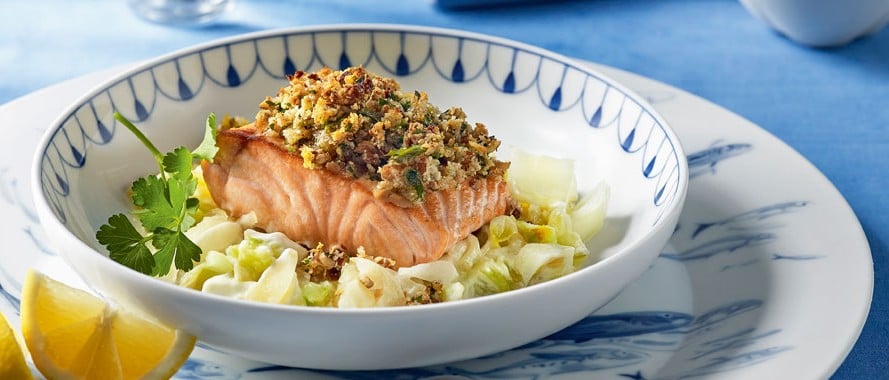 Lachsfilet in Pekannusskruste mit Krautfleckerln