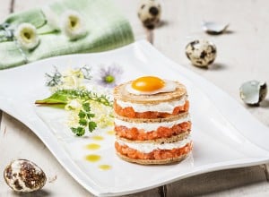 Tiramisu von Buchweizenblinis und Lachsforellentartar