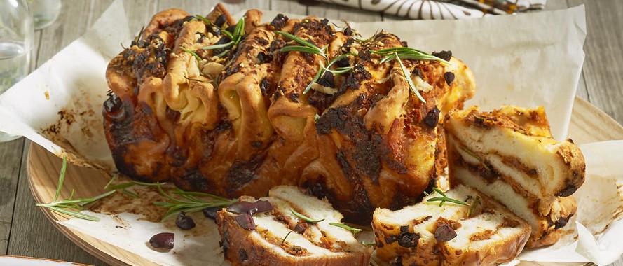 Antipasti-Zupfbrot oder auch Pull-Apart-Brot