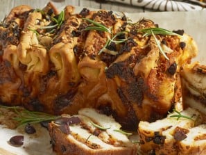 Antipasti-Zupfbrot oder auch Pull-Apart-Brot