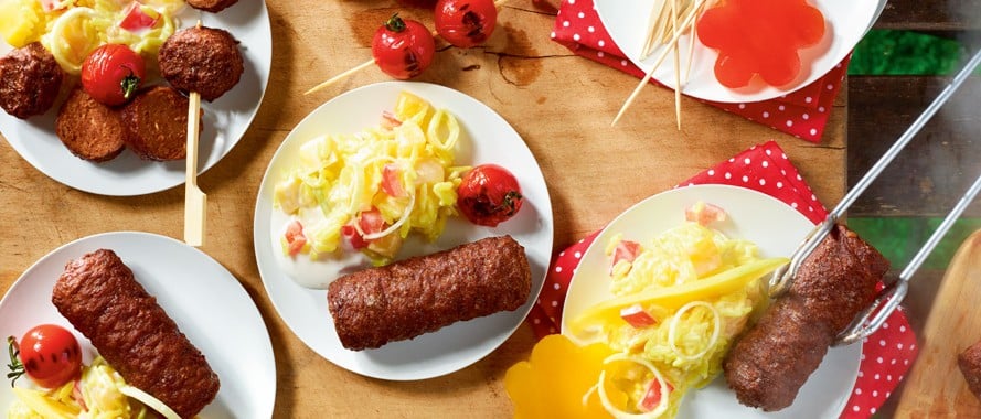 Cevapcici mit Curry-Reissalat