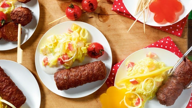 Cevapcici mit Curry-Reissalat