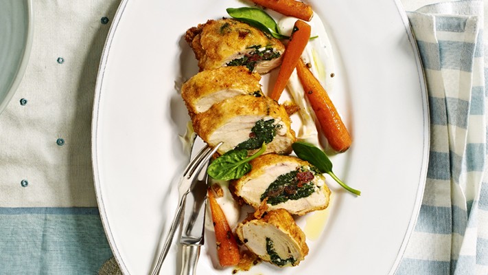 Cordon Bleu vom Huhn mit Spinatfülle in der Parmesan-Ei-Hülle 