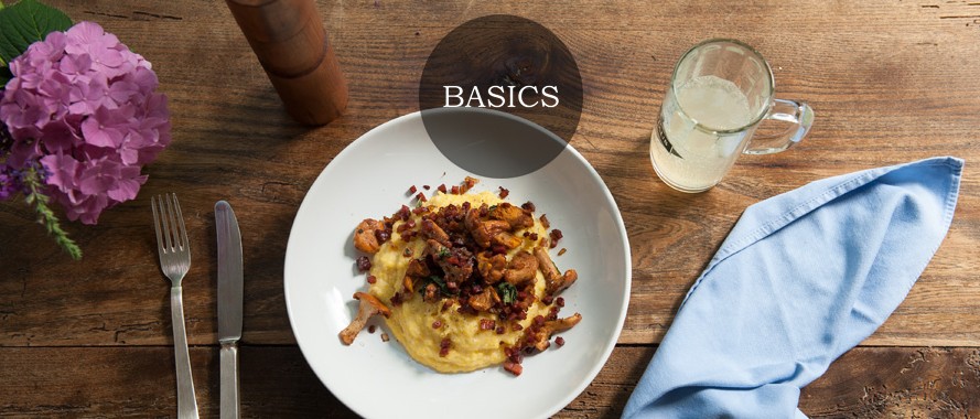 Cremige Polenta mit Eierschwammerl und Speck