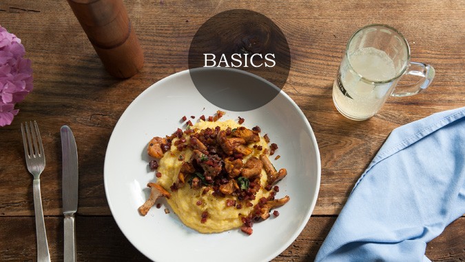 Cremige Polenta mit Eierschwammerl und Speck