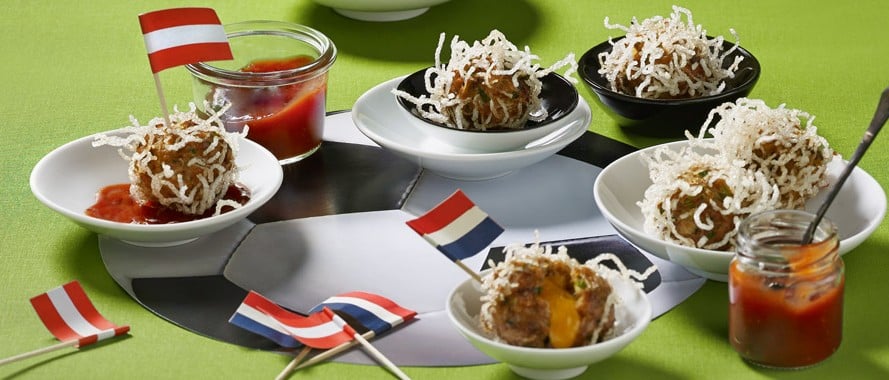 fleischbaellchen_mit_kaese_und_roter_sauce