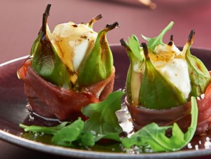 Gebratene Feigen mit Honig-Käse und Prosciutto