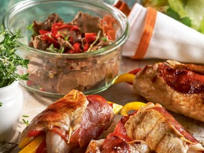 Gerollte Minutensteaks mit Chorizo und Chili-Kakaobutter