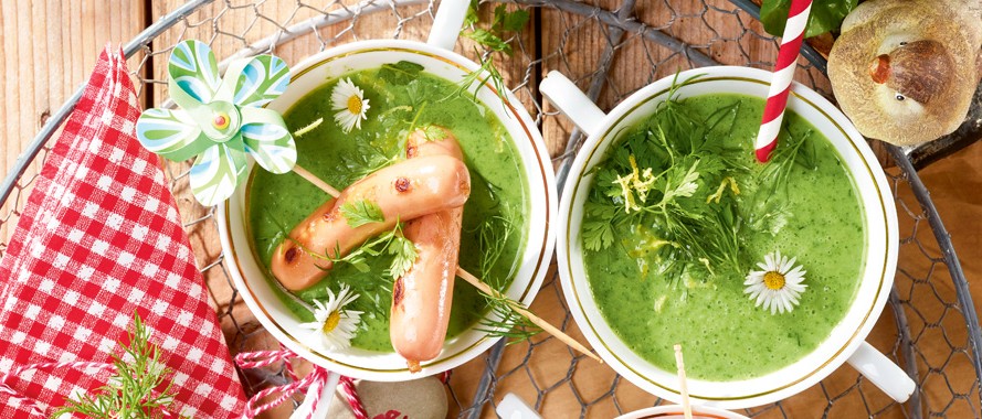 Kalte Hexensuppe mit heißen Würstchen