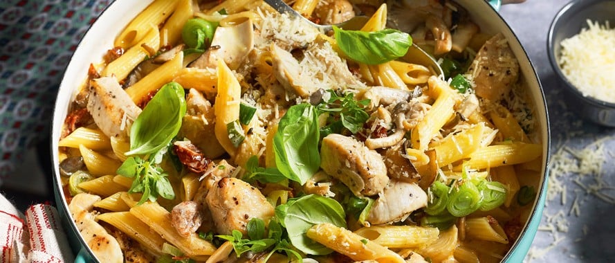 One-Pot-Pasta mit Hendl und Pilzen