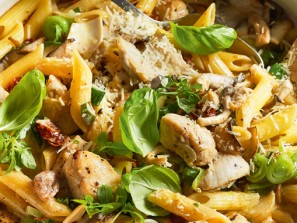 One-Pot-Pasta mit Hendl und Pilzen