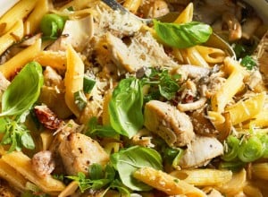 One-Pot-Pasta mit Hendl und Pilzen