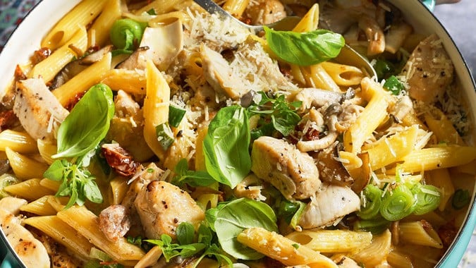 One-Pot-Pasta mit Hendl und Pilzen