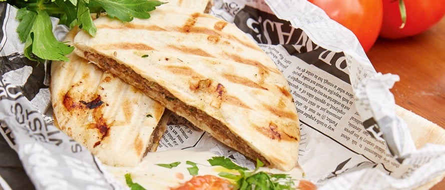 Pita-Burger mit Tahina-Dip