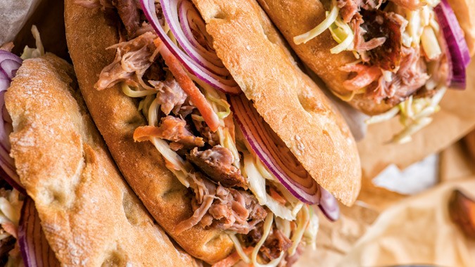 Pulled Pork vom Grill mit Coleslaw
