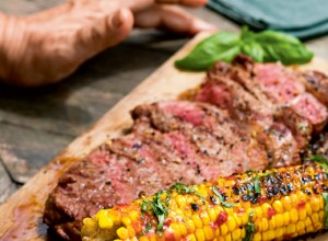 Ribeyesteak mit marinierten Maiskolben