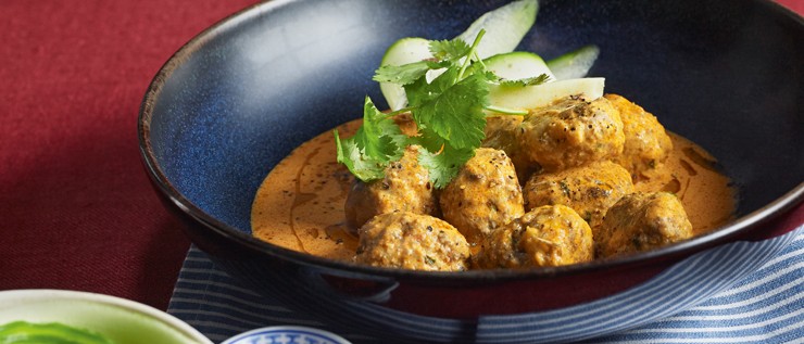 Rindfleischbällchen in roter Curry-Sauce