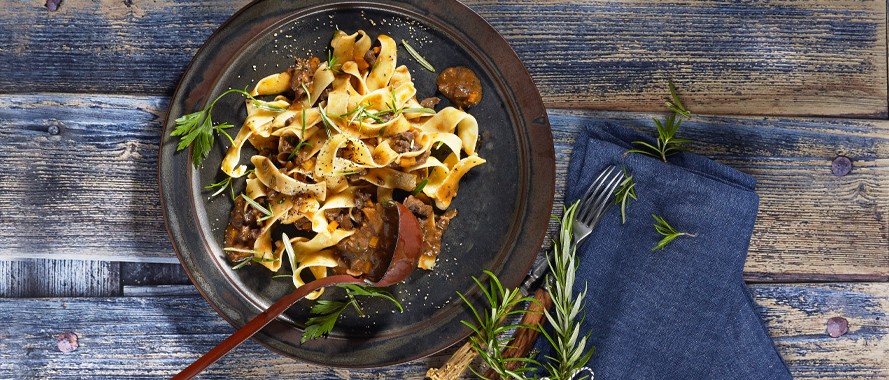 hirschsugo mit bandnudeln