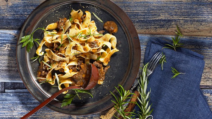hirschsugo mit bandnudeln