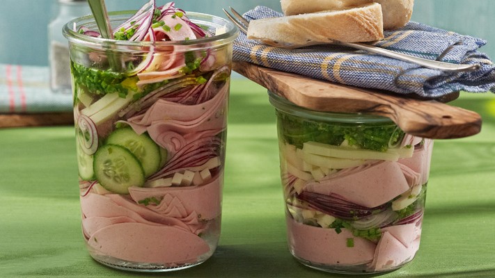 Wurstsalat mit Käse