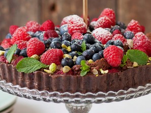 Beerige Brownie-Torte
