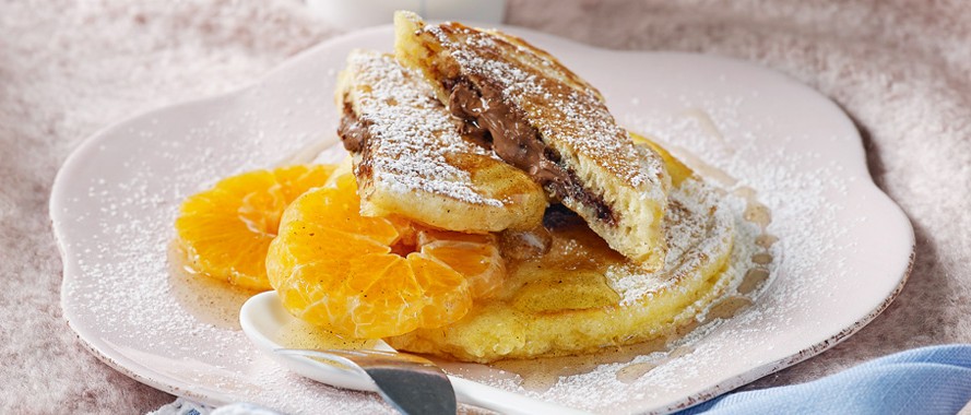 Buttermilch-Pancakes mit Haselnuss-Nougat-Kern