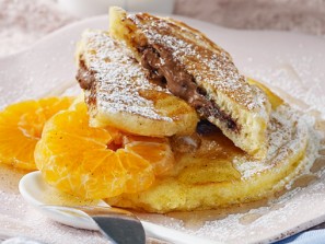 Buttermilch-Pancakes mit Haselnuss-Nougat-Kern