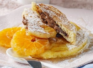 Buttermilch-Pancakes mit Haselnuss-Nougat-Kern