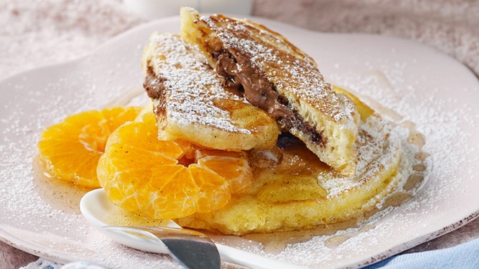 Buttermilch-Pancakes mit Haselnuss-Nougat-Kern