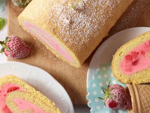 Frozen Erdbeer Roulade