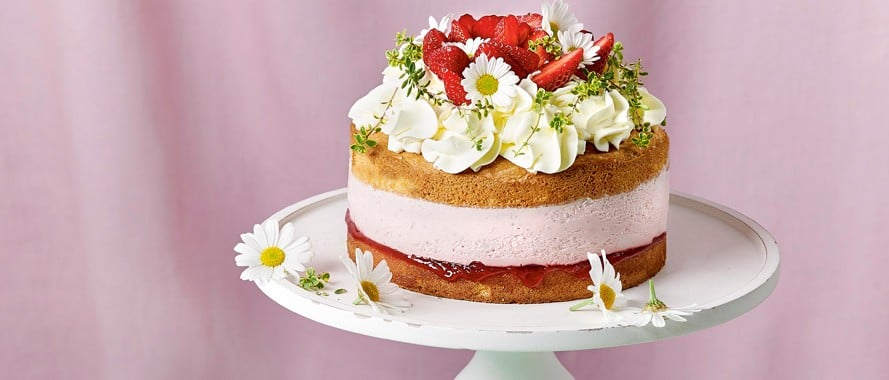 Erdbeer-Naked-Cake mit Topfencreme