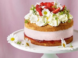 Erdbeer-Naked-Cake mit Topfencreme