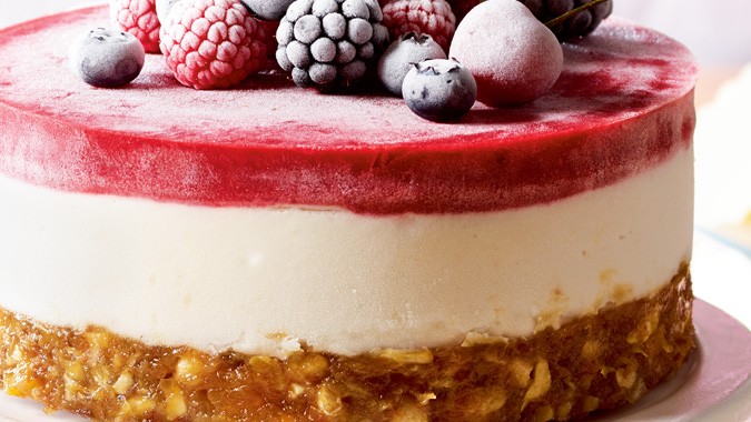 Kokos-Beeren-Eistorte