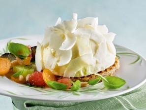 Kokos-Eisparfait mit Basilikum-Pesto