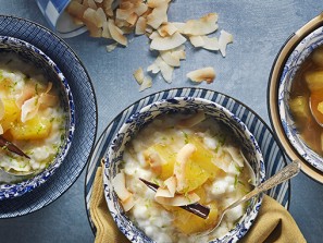 Kokosmilchreis mit Ananas in Sirup