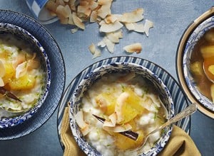 Kokosmilchreis mit Ananas in Sirup